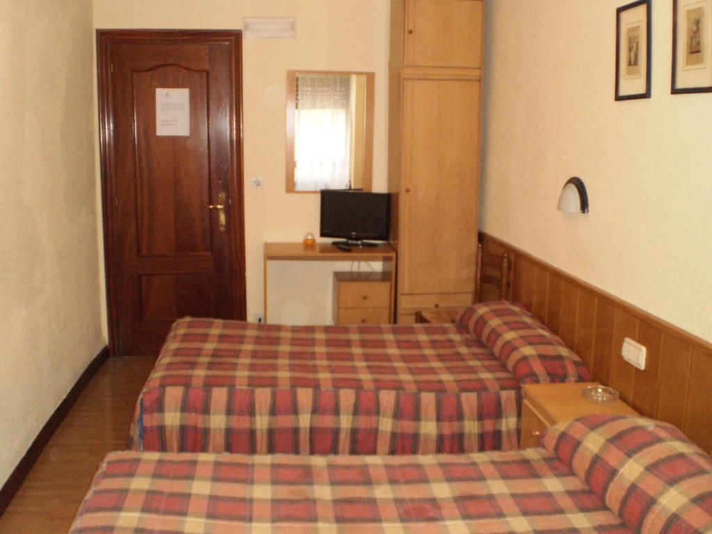 Hostal Hilton Burgos Ngoại thất bức ảnh